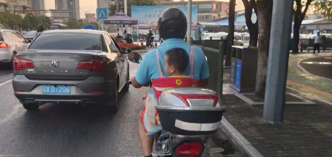 父亲的后背